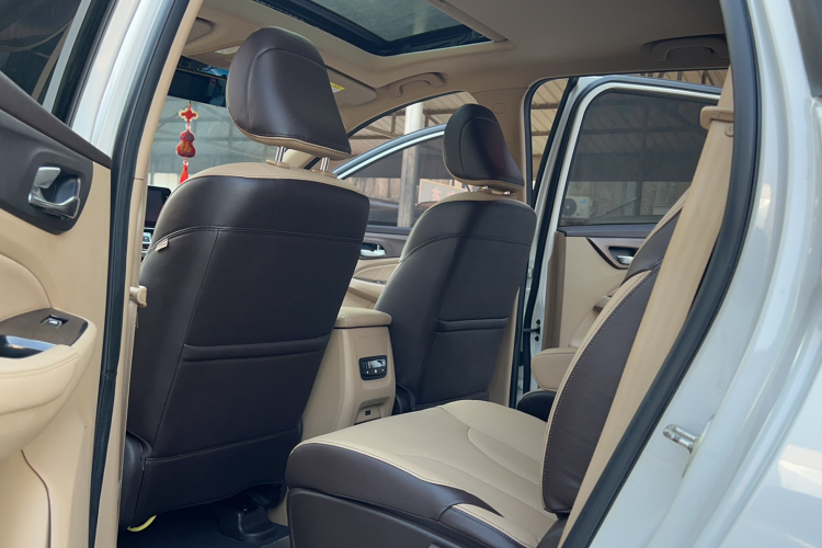 宝骏730 2017款 1.8L iAMT豪华型 7座中控内饰7003