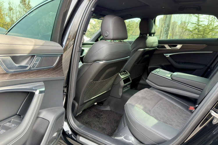 奥迪A6L 2023款 改款 55 TFSI quattro 尊享动感型中控内饰7009