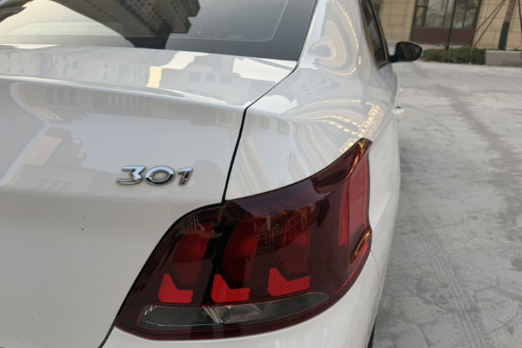 标致301 2017款 1.6L 自动舒适版车身外观6007