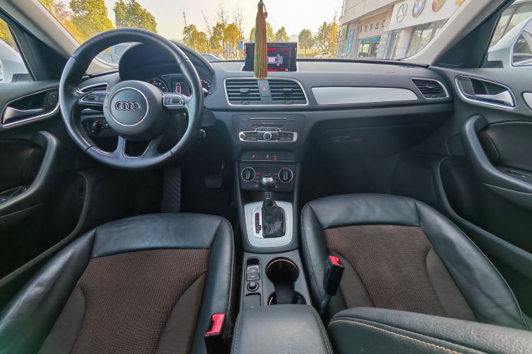 奥迪Q3 2017款 30 TFSI 时尚型中控内饰7001