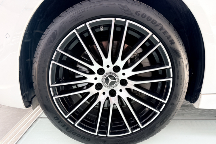 奔驰C级 2022款 改款 C 260 L 运动版局部细节9007