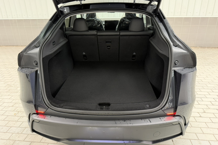 特斯拉 Model Y 2025款 改款 长续航全轮驱动版中控内饰7006