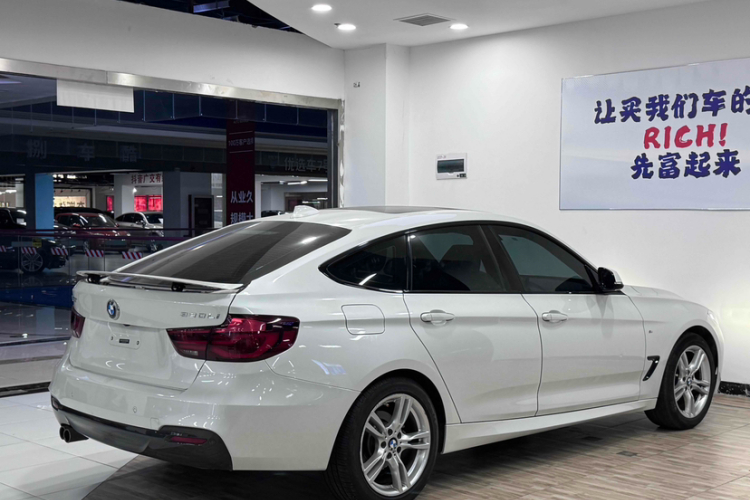 宝马3系GT 2020款 320i M运动套装车身外观6007