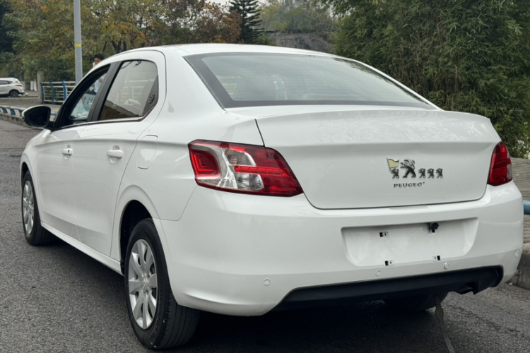 标致301 2016款 1.6L 自动舒适版车身外观6006