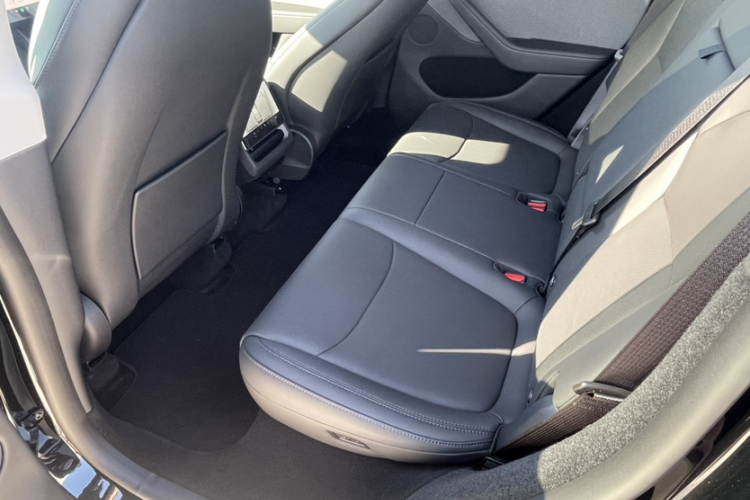 特斯拉 Model Y 2025款 后轮驱动版中控内饰7004