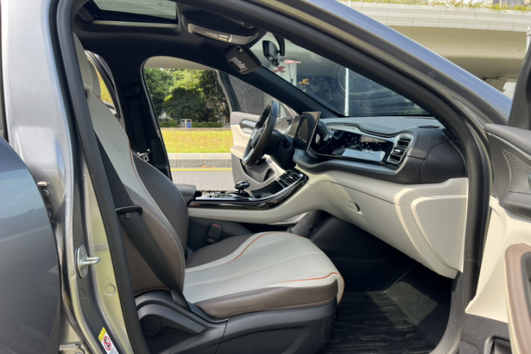 比亚迪 秦PLUS 2023款 冠军版 DM-i 55KM超越型局部细节41