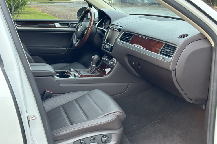 大众 途锐 2015款 3.0TSI 高配型中控内饰7006