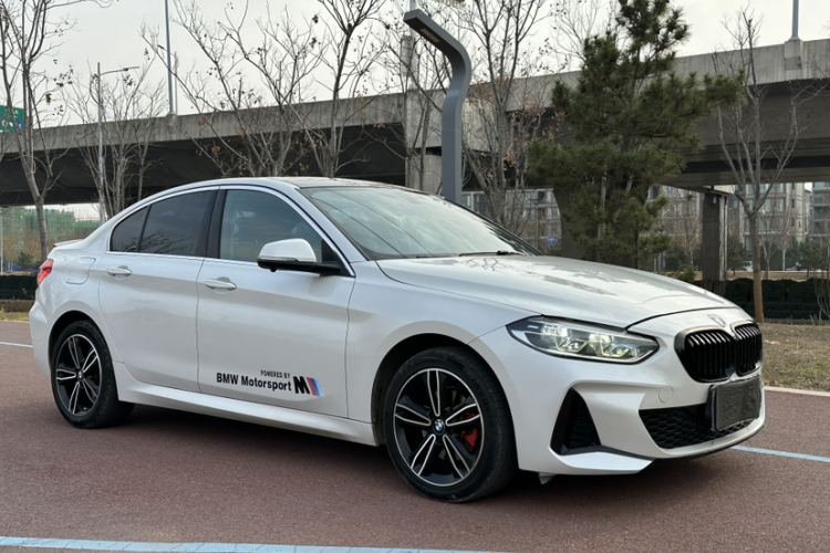 宝马1系 2021款 120i M运动版车身外观6004