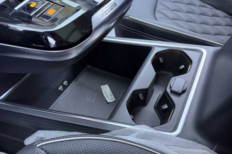 大众 揽境 2025款 380TSI 四驱豪华佳境Pro  众享款 6座中控内饰7004