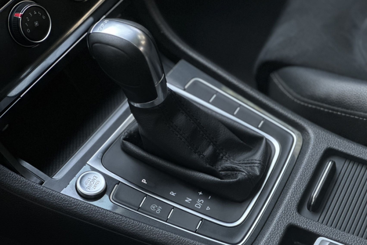 大众 高尔夫 2018款  230TSI 自动豪华型局部细节18