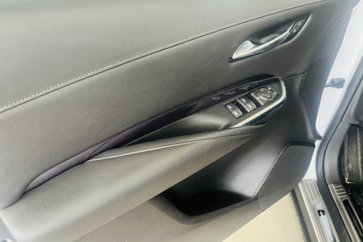 凯迪拉克XT4 2021款 28T 两驱技术型中控内饰7008