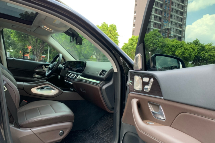 奔驰GLE 2023款 GLE 350 4MATIC 时尚型中控内饰7006