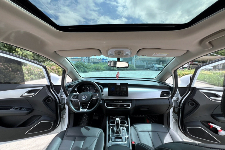 比亚迪 宋MAX 2021款 升级版 1.5T 自动豪华型 6座中控内饰7001