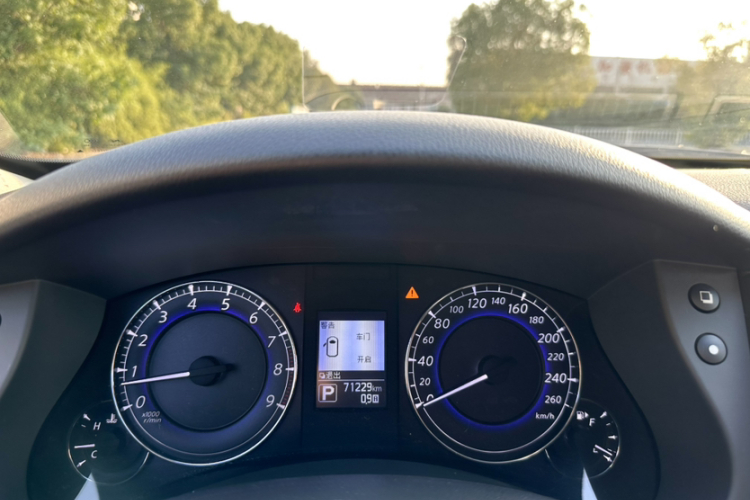 英菲尼迪QX50 2015款 2.5L 舒适版中控内饰15