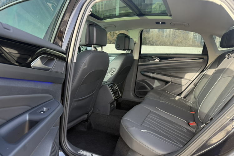 大众 帕萨特 2022款 380TSI 豪华版中控内饰7002