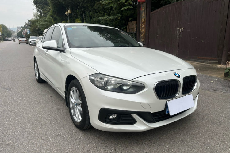 宝马1系 2018款 118i 时尚型车身外观6003