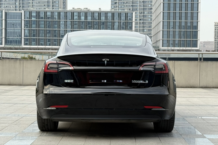 特斯拉 Model 3 2022款 Performance高性能全轮驱动版车身外观6006