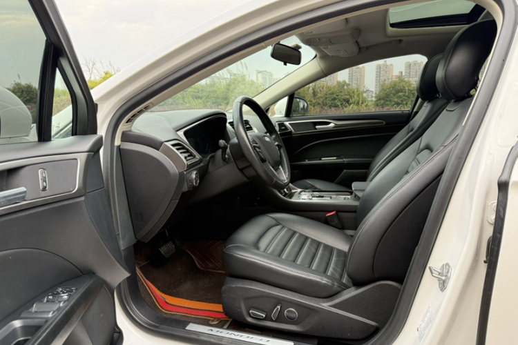 福特 蒙迪欧 2020款 EcoBoost 180 时尚型中控内饰7003