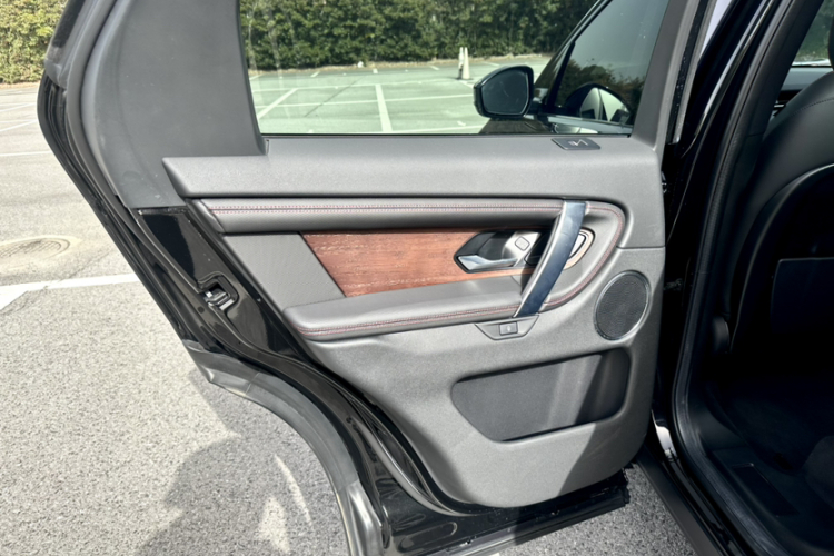 路虎 发现运动版 2020款 249PS R-Dynamic 性能科技版 5座局部细节9004