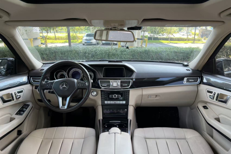 奔驰E级 2015款 E 260 L 运动型局部细节13