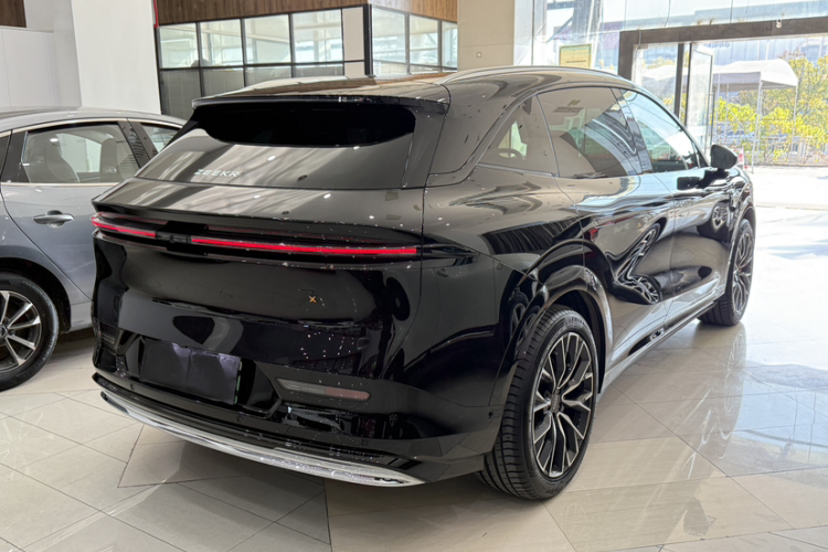 极氪7X 2025款 75kWh 后驱智驾版车身外观6004