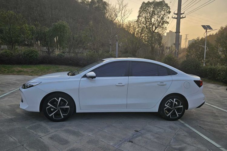 荣威i5 2023款 1.5L CVT尊荣版车身外观6007