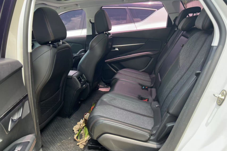 标致5008 2017款 350THP 7座精英版中控内饰7003