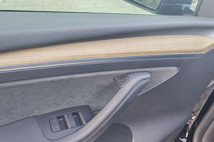 特斯拉 Model Y 2022款 改款 后轮驱动版中控内饰7004