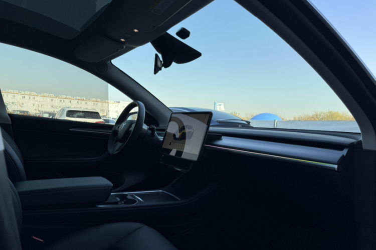 特斯拉 Model Y 2024款 后轮驱动版中控内饰7003