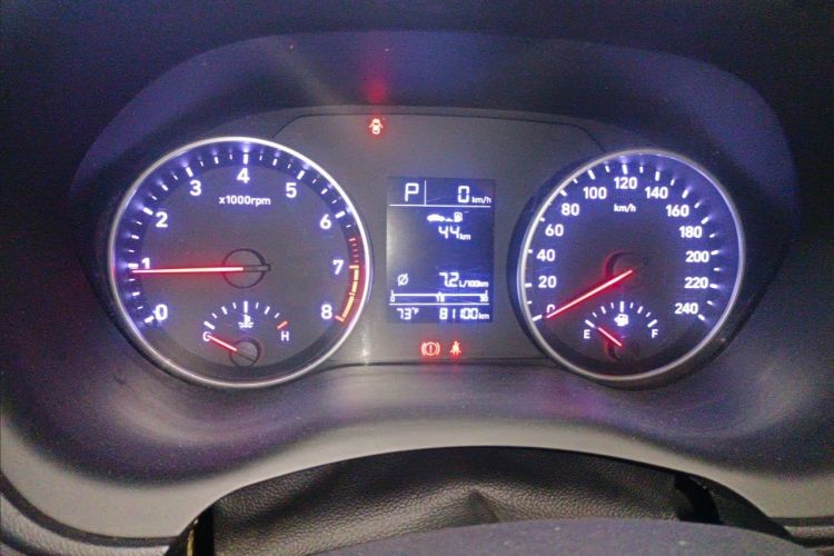 现代 悦动 2018款 1.6L 自动悦目版GL 国VI中控内饰15