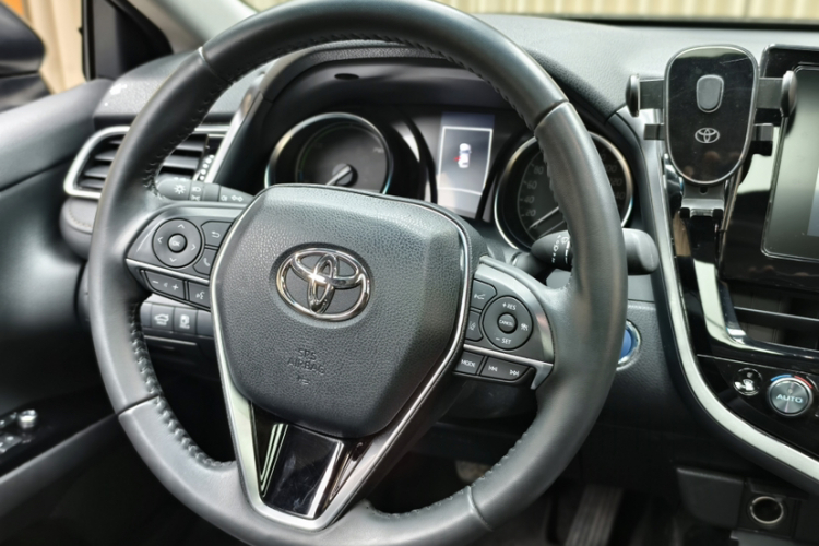 丰田 凯美瑞 2023款 双擎 2.5HGVP 领先版中控内饰7013