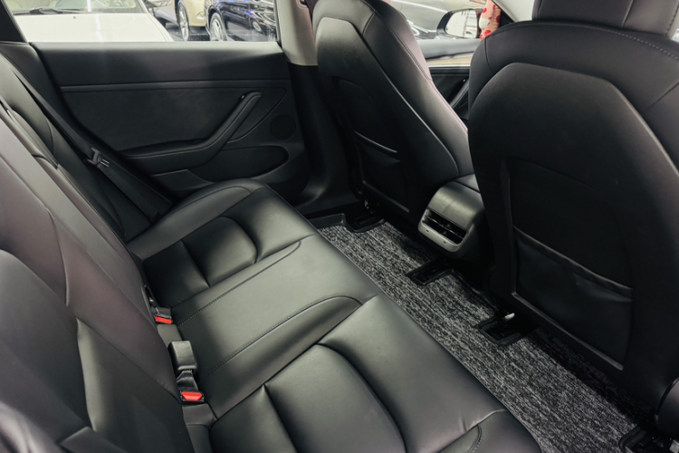 特斯拉 Model 3 2022款 后轮驱动版中控内饰7001