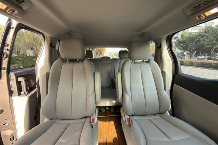 别克GL8 2023款 陆上公务舱 智享型中控内饰7011