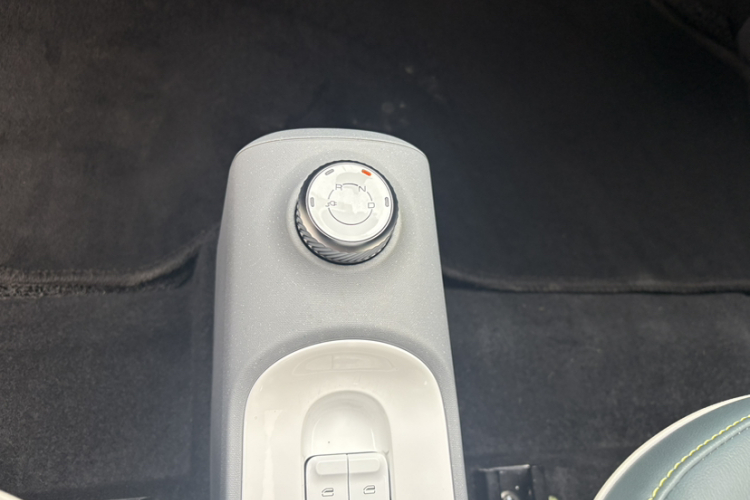 五菱汽车 宏光MINIEV 2022款 GAMEBOY 200km 玩咖款 磷酸铁锂中控内饰7006