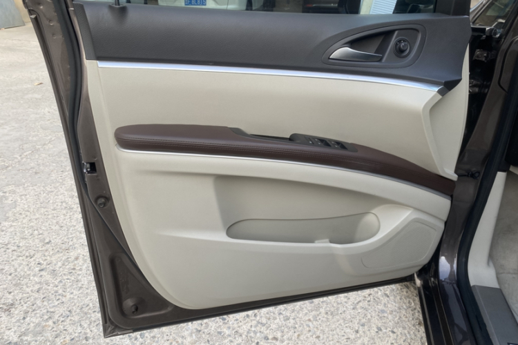 别克GL8 2021款 陆上公务舱 652T 豪华型中控内饰7005