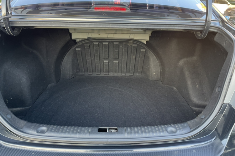 现代 悦动 2011款 1.6L 手动舒适型局部细节9006