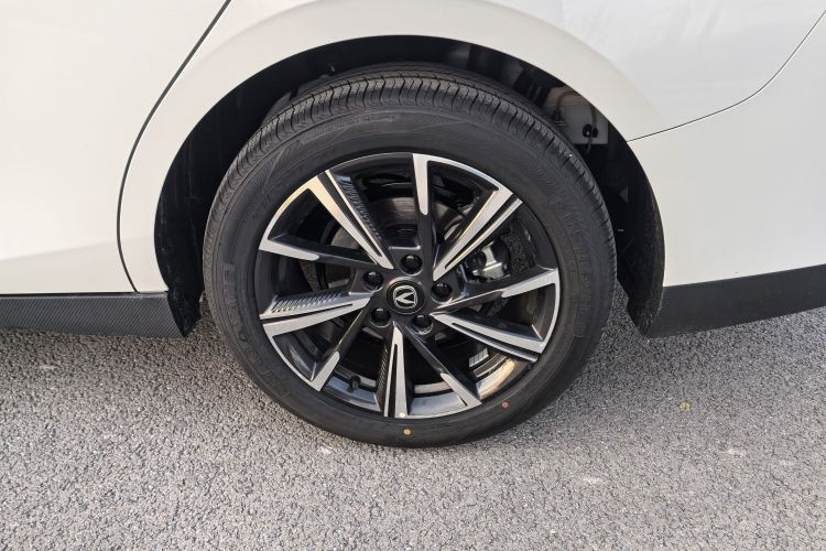 长安 逸动 2025款 蓝鲸 1.5T 500Bar旗舰型车身外观6005