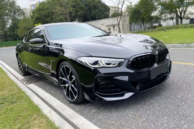 宝马8系 2022款 840i 四门轿跑车 M运动套装车身外观6007