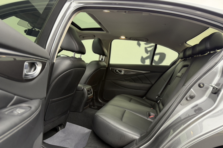 英菲尼迪Q50L 2018款 2.0T 舒适版 国VI中控内饰7004