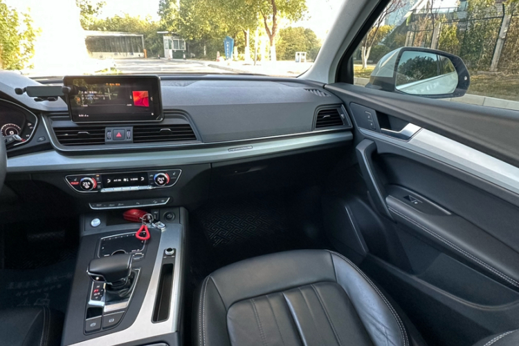 奥迪Q5L 2020款 40 TFSI 荣享时尚型中控内饰7011
