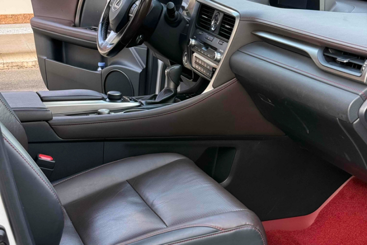 雷克萨斯RX 2016款 300 四驱典雅版 国V中控内饰7005