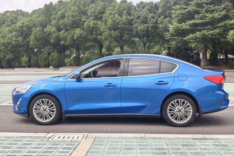 福特 福克斯 2020款 三厢 EcoBoost 180 自动锋耀型车身外观6003