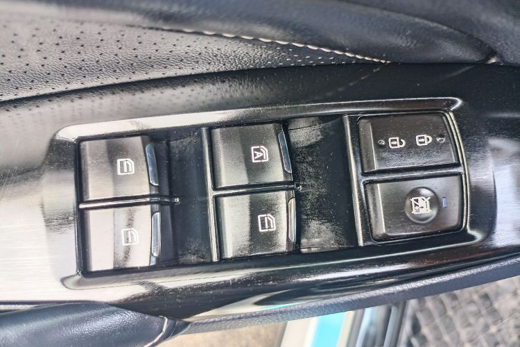 广汽传祺 传祺M8 2021款 大师系列 390T 尊贵版局部细节9007