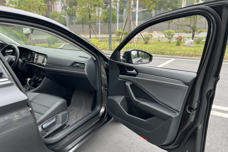 大众 速腾 2019款 280TSI DSG舒适型 国VI中控内饰7010