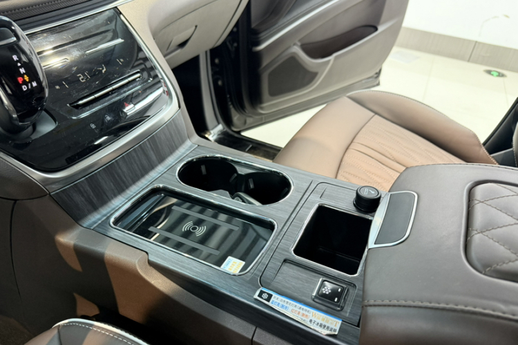 别克GL8 2022款 陆上公务舱 652T 豪华型中控内饰7003