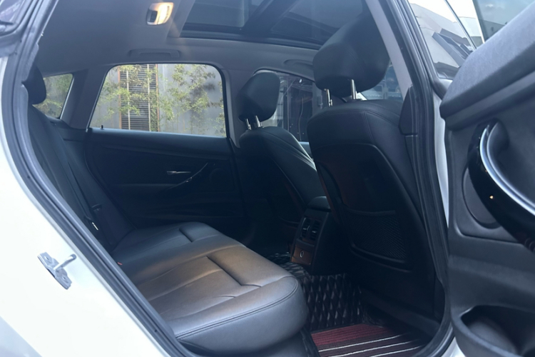 宝马3系GT 2019款 320i 时尚型中控内饰7014