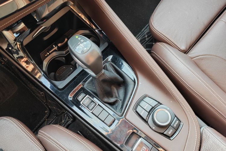 宝马X1 2018款 sDrive18Li 尊享型中控内饰7003