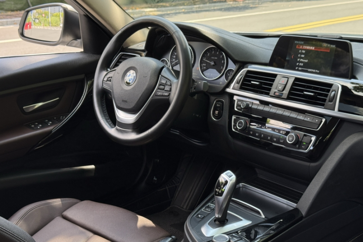 宝马3系 2018款 320Li 时尚型中控内饰7009