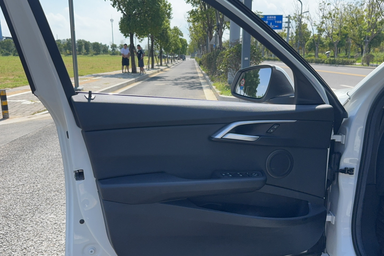 宝马1系 2020款 120i 时尚型中控内饰7004