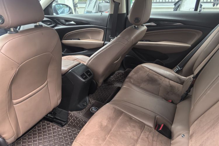 别克 君威 2019款 20T 精英型 国VI中控内饰7011